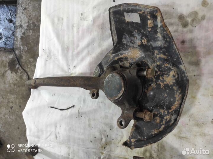 Ступица левая передняя Toyota Mark 2 GX90