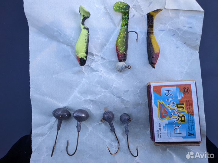 4 джиг головки и 3 силиконовые приманки