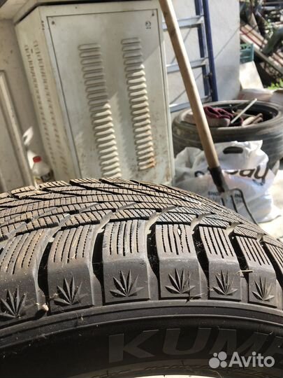 Kumho WinterCraft Ice Wi51 215/55 R17