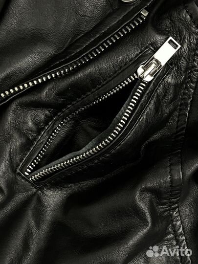 Женская кожанная безрукавка черная