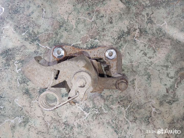 Тормозной суппорт правый задний