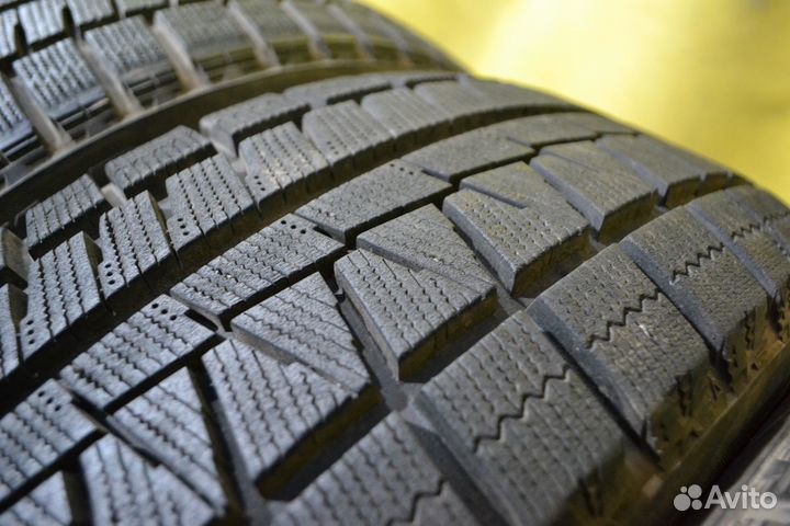 Bridgestone Blizzak Revo GZ 215/45 R17