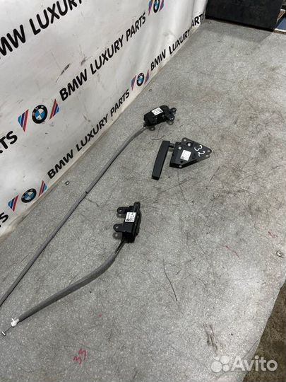 Замок откидного борта крышки багажника с ручкой