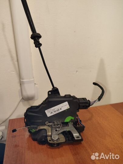 Замок передней правой двери на VAG