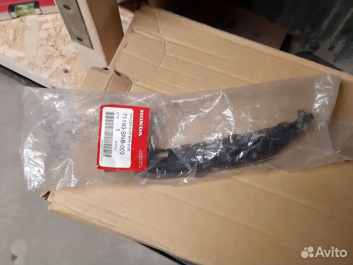 Направляющая переднего бампера правая honda civic