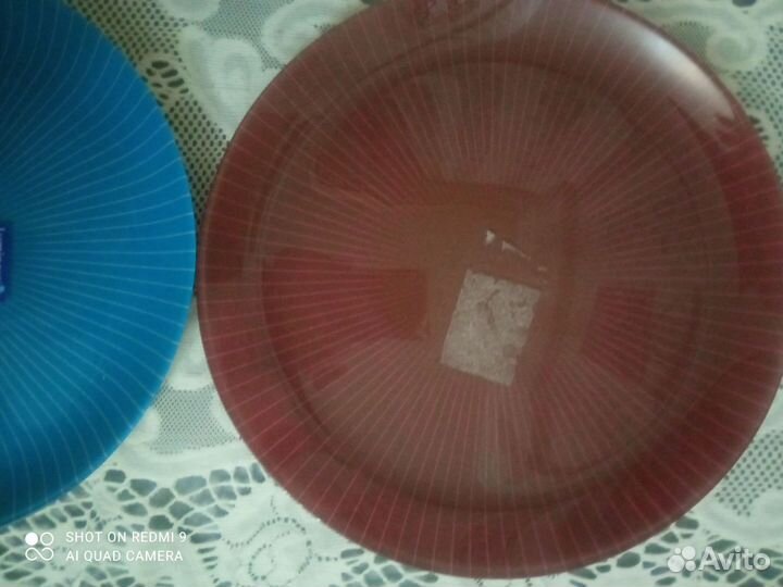 Тарелки, графин, чайник. Рюмки