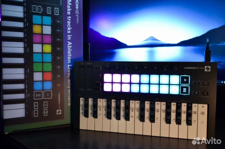 Midi Контроллер novation launchkey mini mk3
