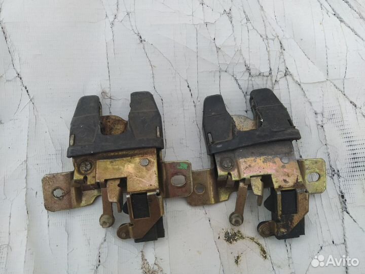 Замок крышки багажника Volkswagen Passat b3