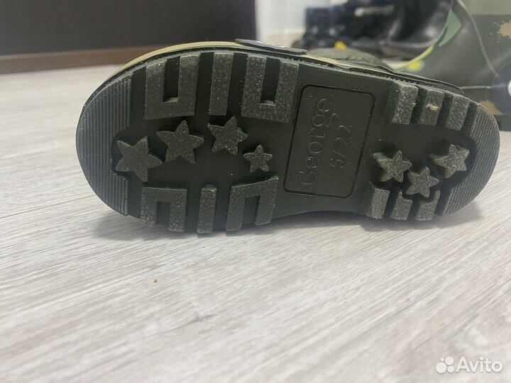 Резиновые сапоги на мальчика 22 размер новые