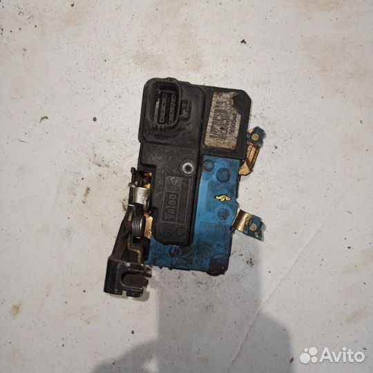 Замок двери задней левой Volvo S80