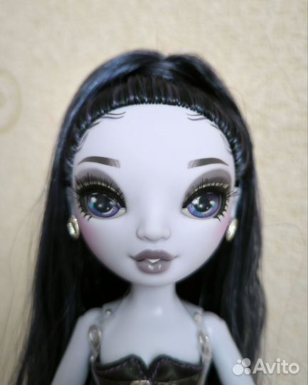 Rainbow high Reina Glitch