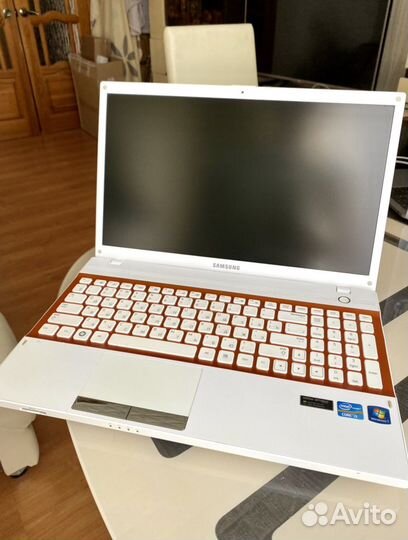 Ноутбук samsung 300V5A-S1A (NP300V5A-S1ARU)