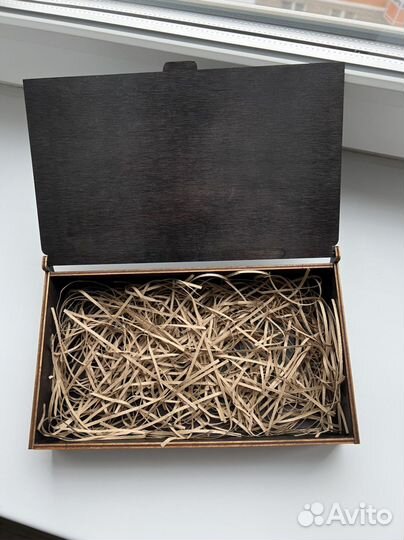 Коробка подарочная деревянная нова