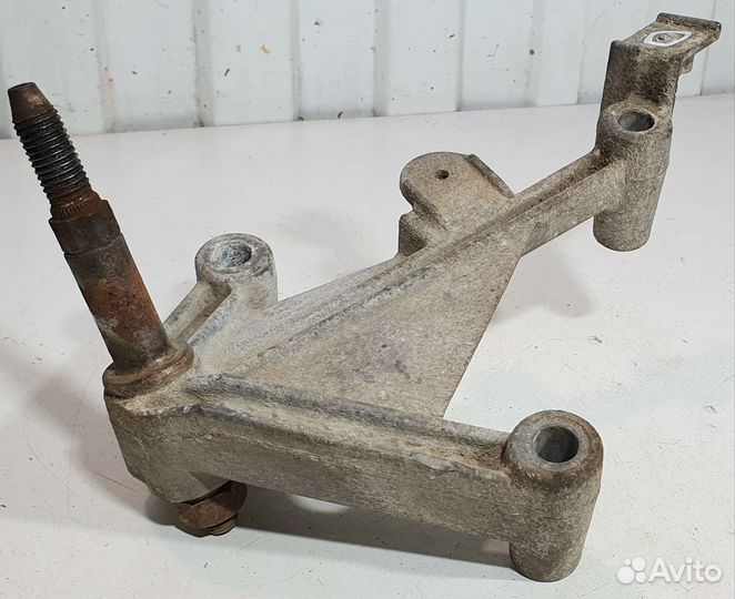 Кронштейн коробки передач Renault Kangoo