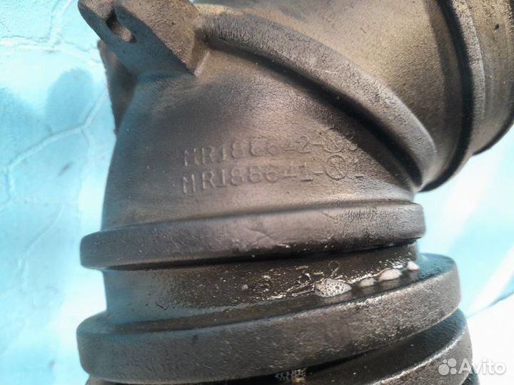 Патрубок воздушного фильтра Mitsubishi Lancer 8