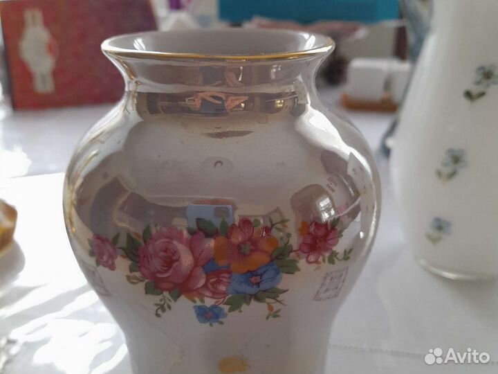 Фарфоровые вазы для цветов