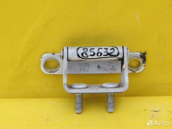 Петля крышки багажника Hyundai Santa Fe 15-18 г 85