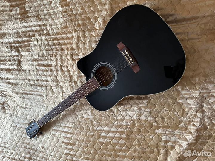 Акустическая гитара