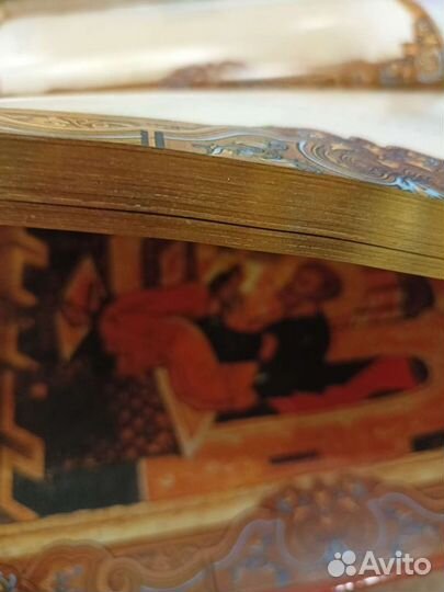 Книга Православные святыни с золотым обрезом