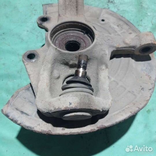 Поворотные кулаки переднее Mercedes-Benz M W164