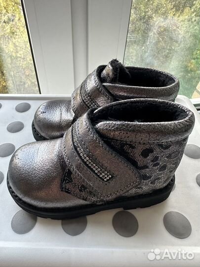 Детские ботинки