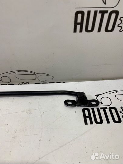 Упор капота Kia Sportage SL G4KD 2011