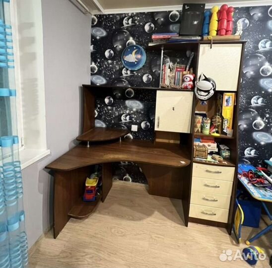 Письменный стол