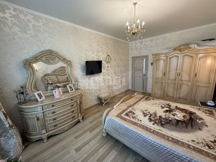 2-к. квартира, 56 м², 2/4 эт.