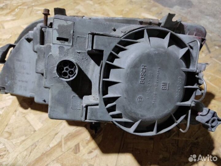 Фара передняя правая Opel Omega A седан 2.0I 1988