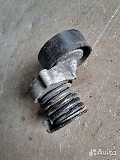 Натяжитель ремня на Mercedes W203