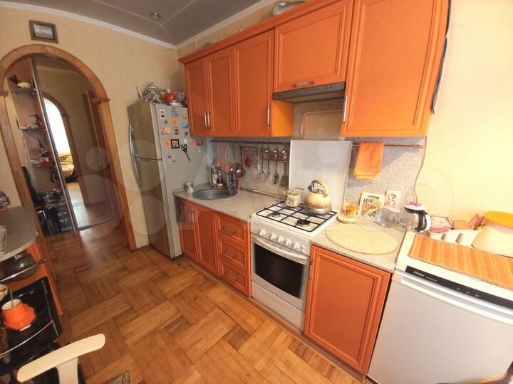 2-к. квартира, 60 м², 1/4 эт.