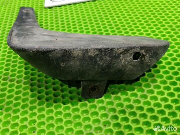 Брызговик задний правый оригинал Nissan Tiida C11