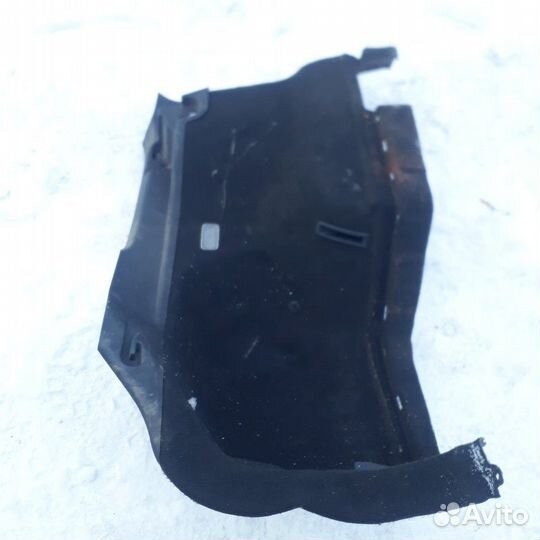 Обшивка багажника задняя левая Toyota Avensis