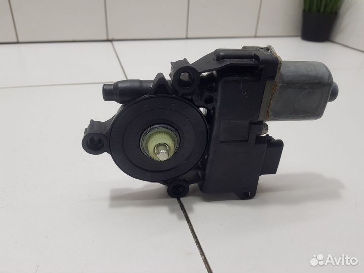 Моторчик стеклоподъемника передний правый