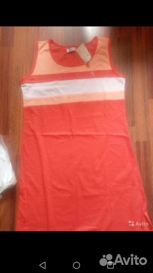 Много летних вещей с этикетками. Качественные