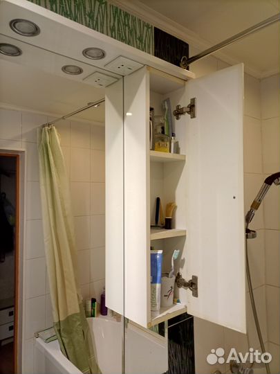 Зеркалов настенное для ванной со шкафчиком