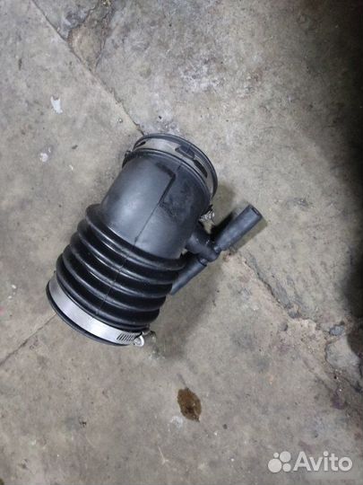 Патрубок воздушного фильтра Ford Escape