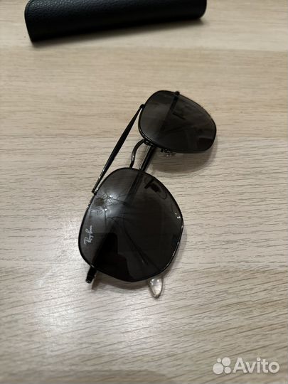 Солнцезащитные очки Ray Ban