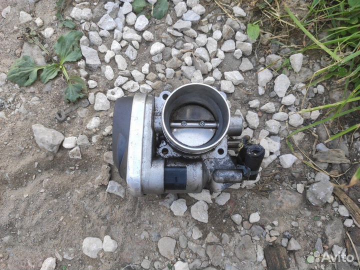 Дроссельная заслонка Volkswagen Golf 4 1J