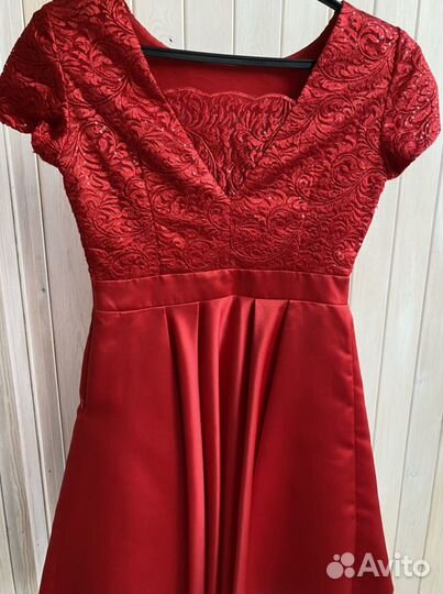 Нарядное женское платье