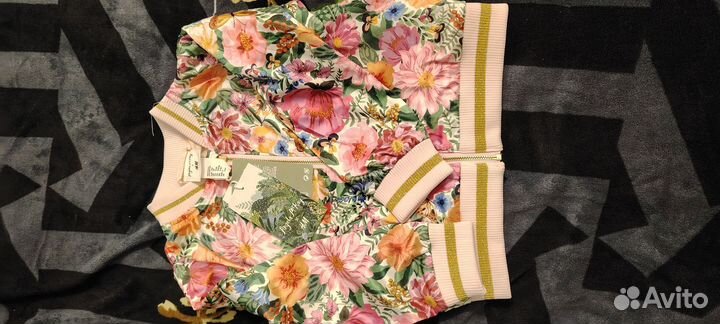 Бомбер на девочку