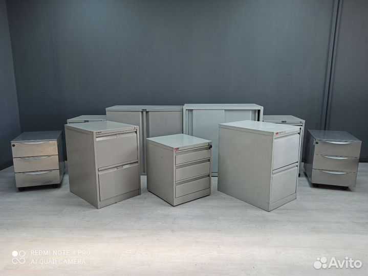 Тумба на колесиках металлическая