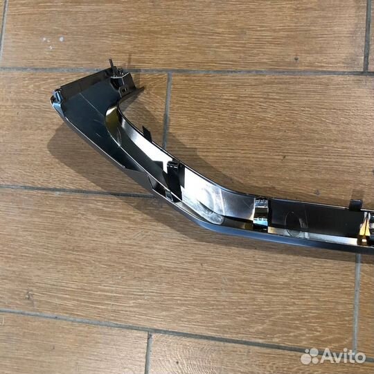 Молдинг решетки радиатора нижний LX 570 LX 450