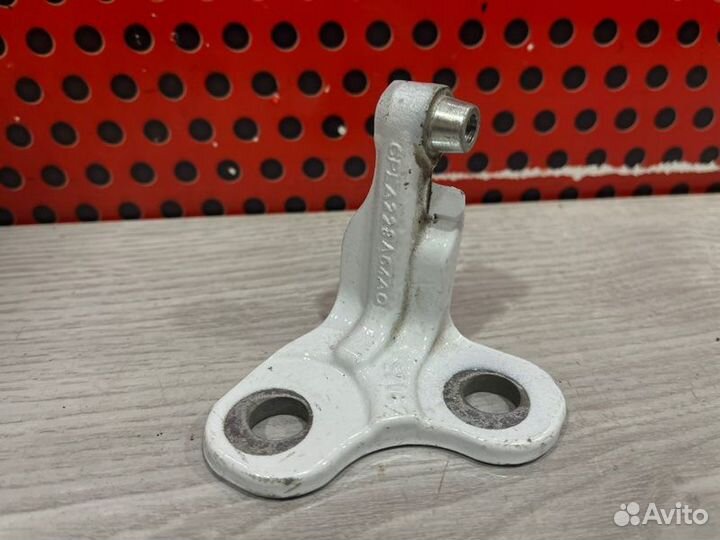 Петля двери задней правой Land Rover Range Rover