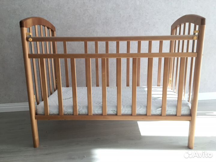 Детская кроватка с матрасом