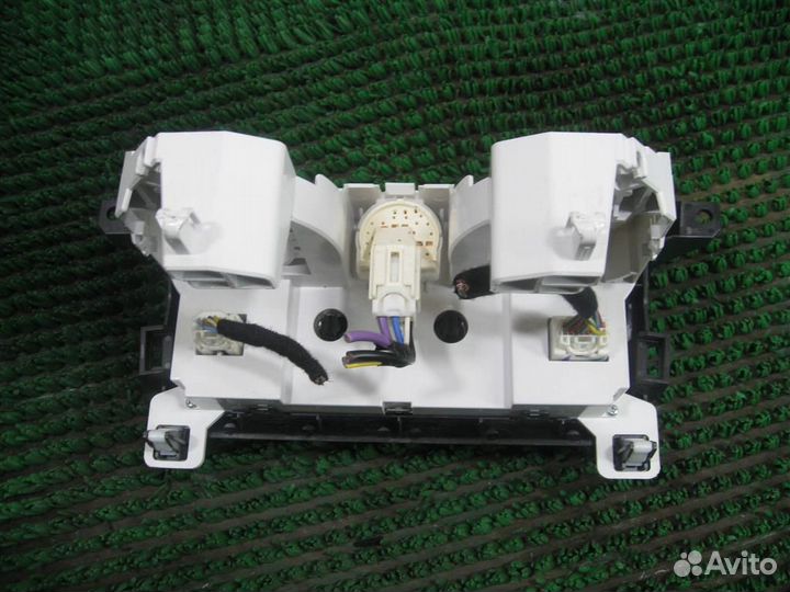 Панель управления отопителя Mazda 3 (BL) 2010