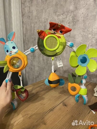 Дуга с игрушками