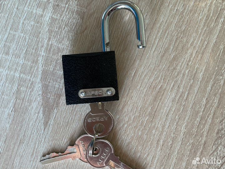 Замок навесной английский 32 мм apecs