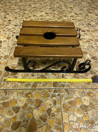 Елочные игрушки, гирлянды, подставка под ёлку