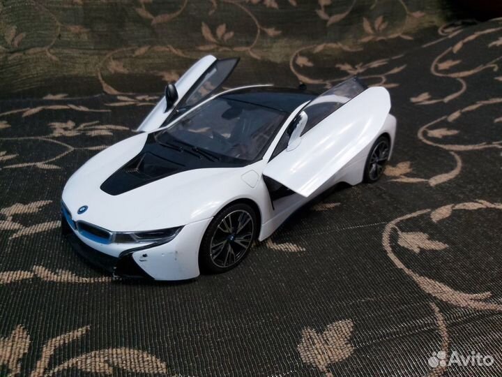Радиоуправляемая модель BMW i8
